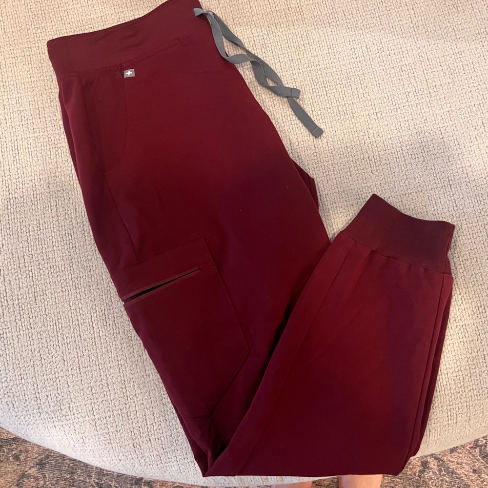 FIGS Zamora Joggers- Burgundy